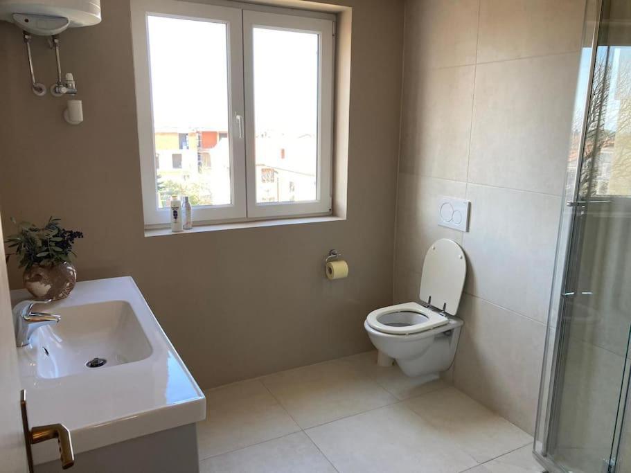 Novigrad Istria Dachgeschoss-Apartment "Andemi" In Istrien מראה חיצוני תמונה