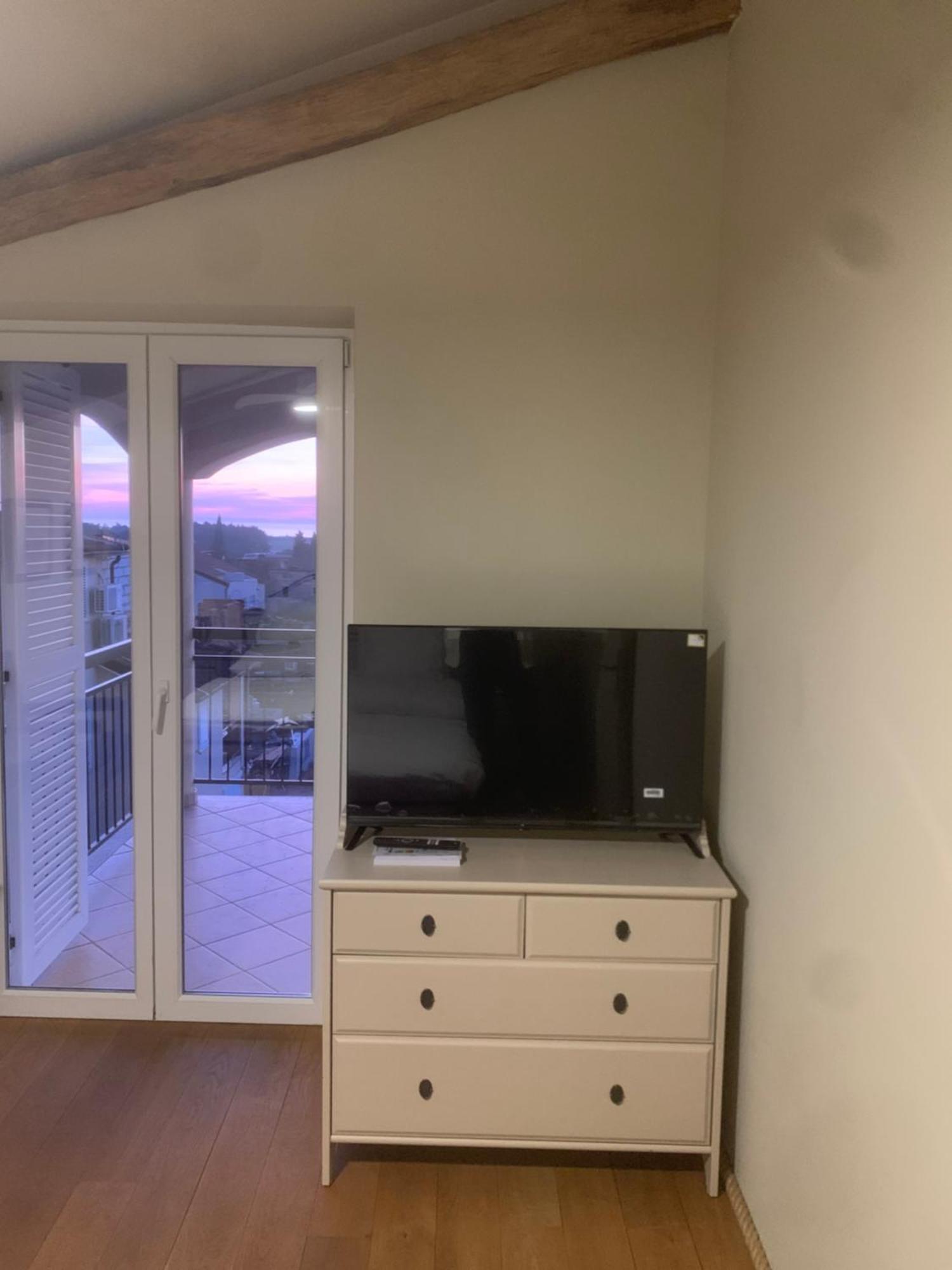 Novigrad Istria Dachgeschoss-Apartment "Andemi" In Istrien מראה חיצוני תמונה